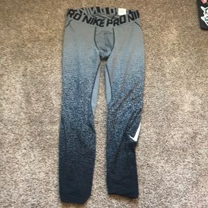 Nike pro compression workout leggings